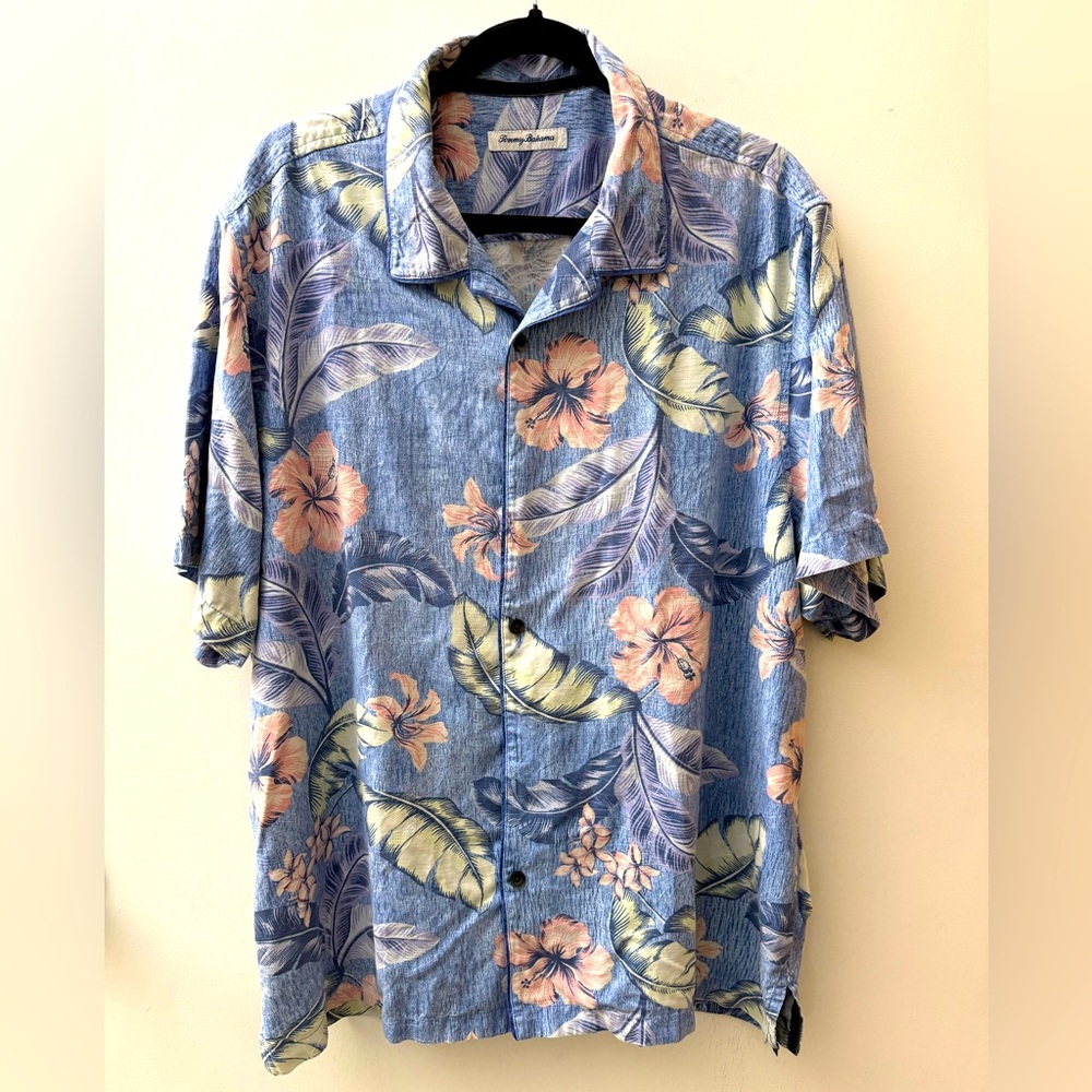 Tommy Bahama Tropical Floral Shirt 70% silk 30% coolmax polyester   J-26